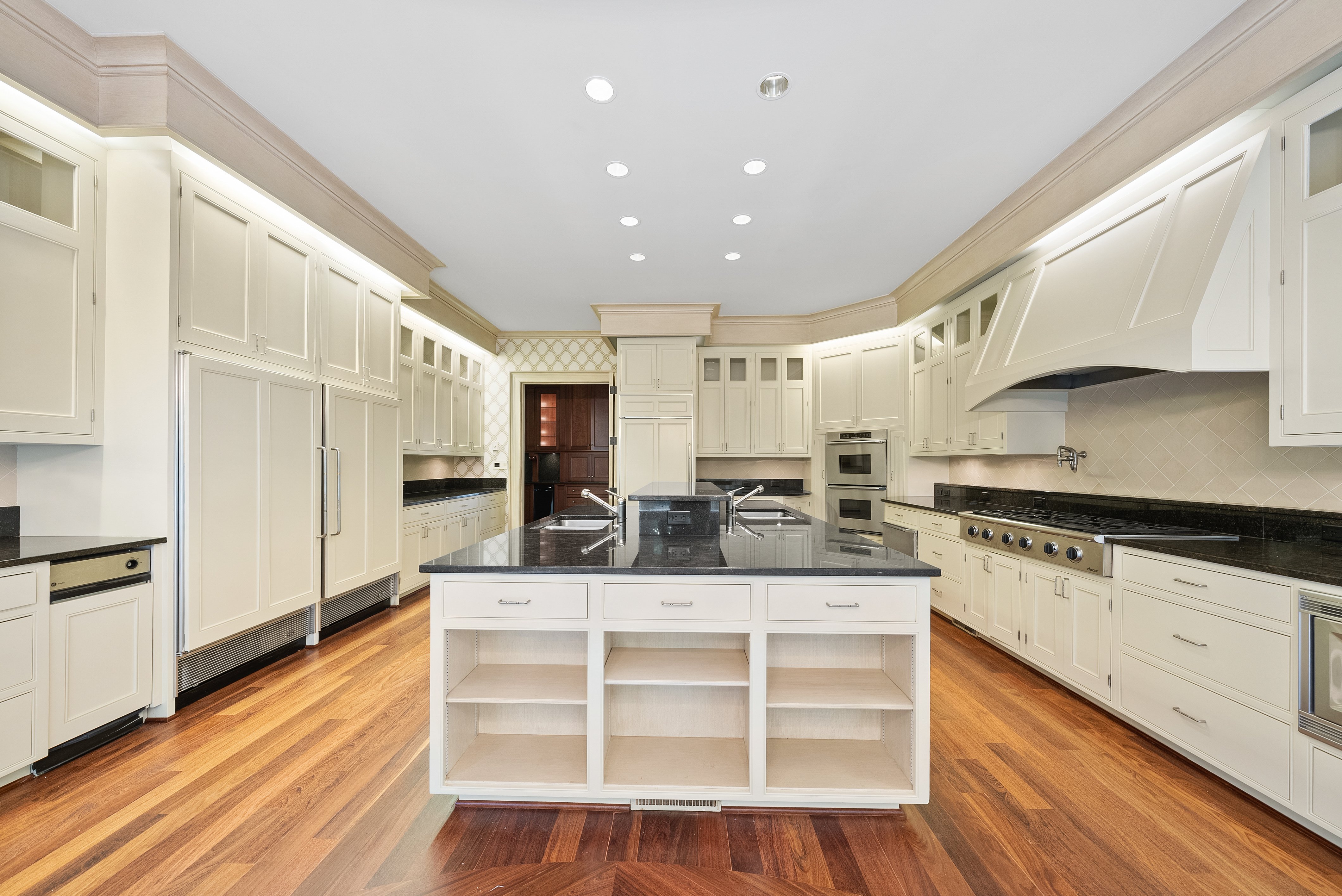 Secondary view of kitchen showing appliances